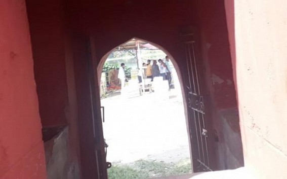Fish market opened at Door of ancient Durga temple in Udaipur, Fishy smell pollutes temple area horribly Fish market opened at Door of ancient Durga temple in Udaipur, Fishy smell pollutes temple area horribly